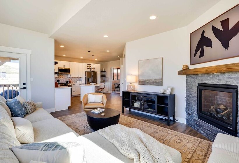 Cozy Tabernash Home W/ Fireplace & Mountain Views