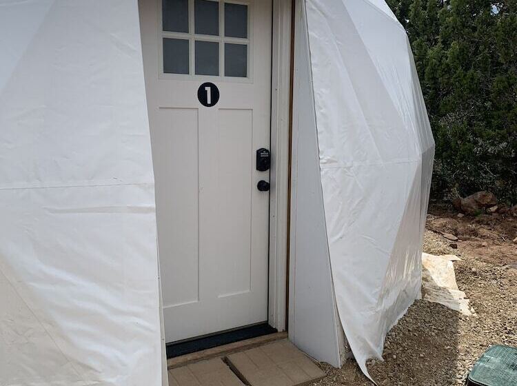 هتل Canyonlands Dome Resort