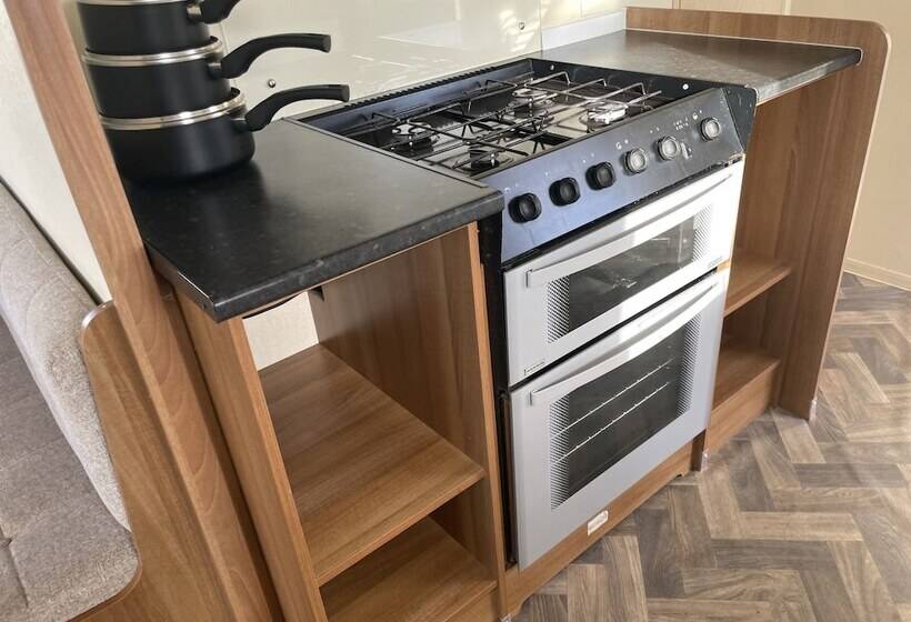 Отель Captivating 2 Bed Caravan In Clacton On Sea