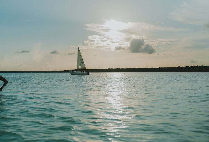 هتل Naya Bacalar