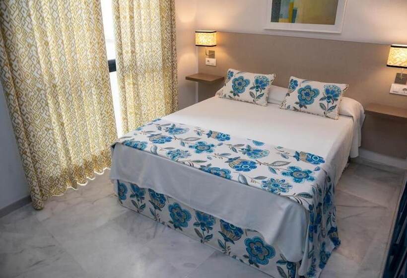 هتل Smartr Sevilla Las Dueñas