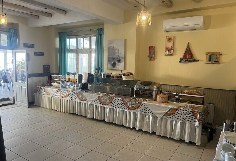 هتل Studio Nikiti Beach