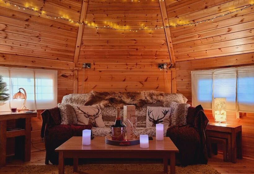 فندق Cozy Cabin With Hot Tub Retreat In Anglesey