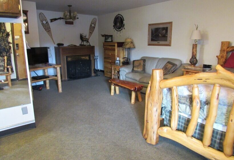 فندق The Woodsman Country Lodge