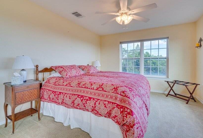 Jonestown Retreat W/ Deck: 6 Mi To Lake Travis!