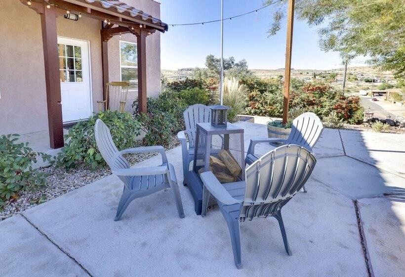 Kingman Retreat W/ Hot Tub: 1 Block To Route 66!