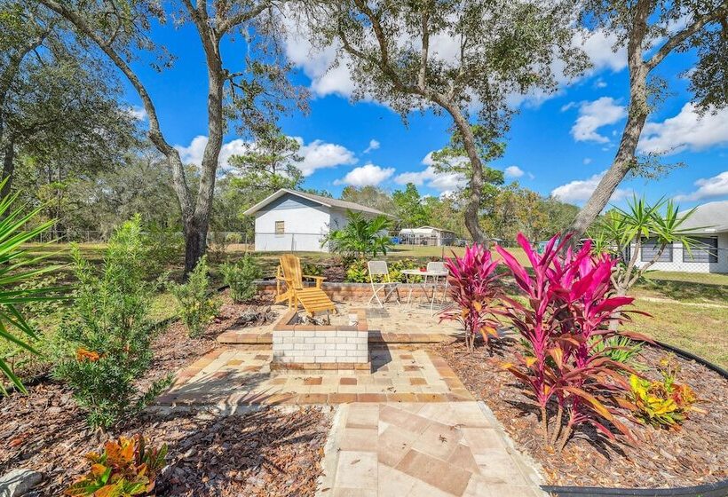 Bikes, Yard & Fire Pit At Upscale Lecanto Home!
