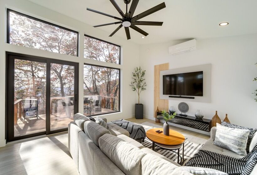 Modern Mountain View Sanctuary In Pisgah Forest