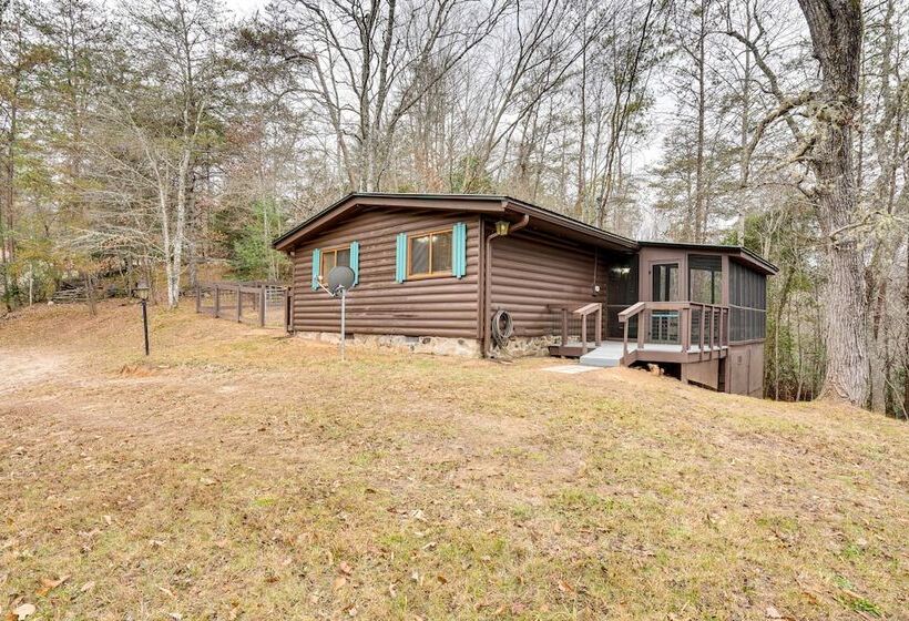 Peaceful Warne Cabin: Fenced Yard & Screened Porch
