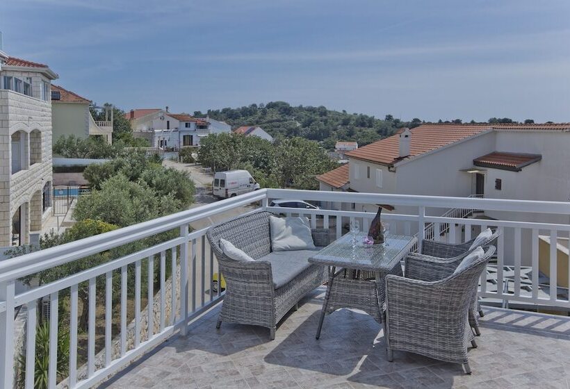 پانسیون Apartmani Kresic 1