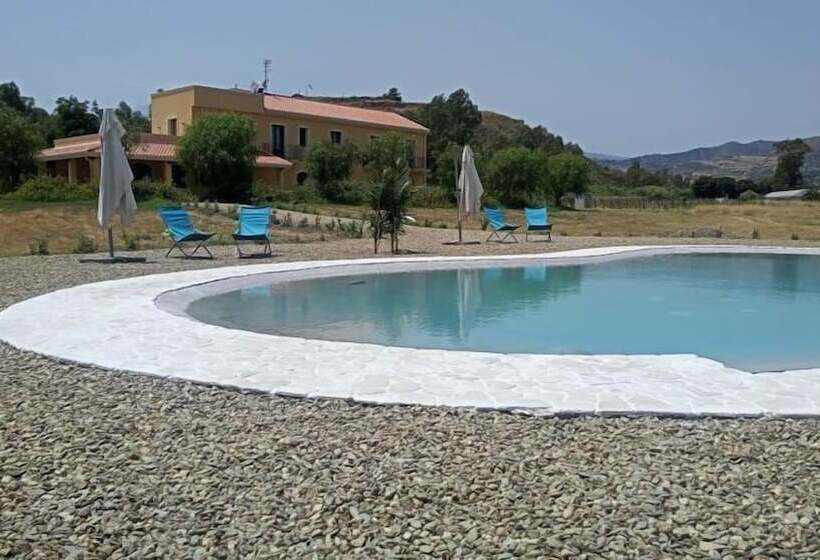 پانسیون Minissale Farm House