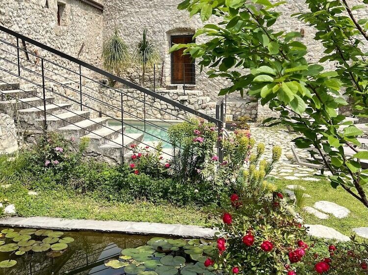پانسیون Villa Del Lis