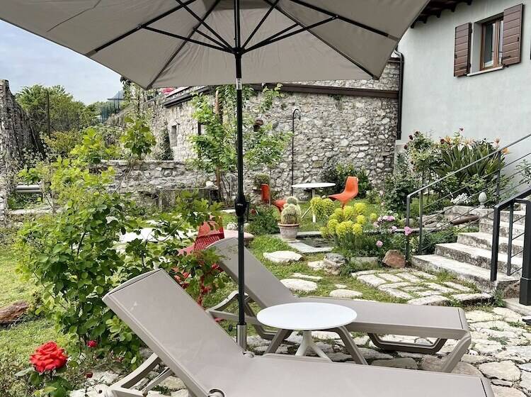 پانسیون Villa Del Lis