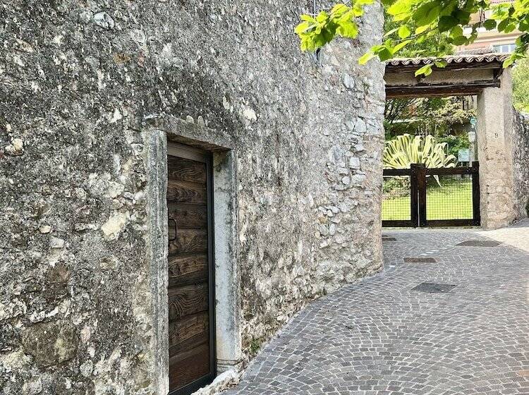 پانسیون Villa Del Lis