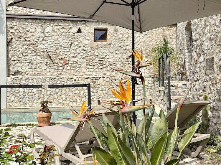 پانسیون Villa Del Lis