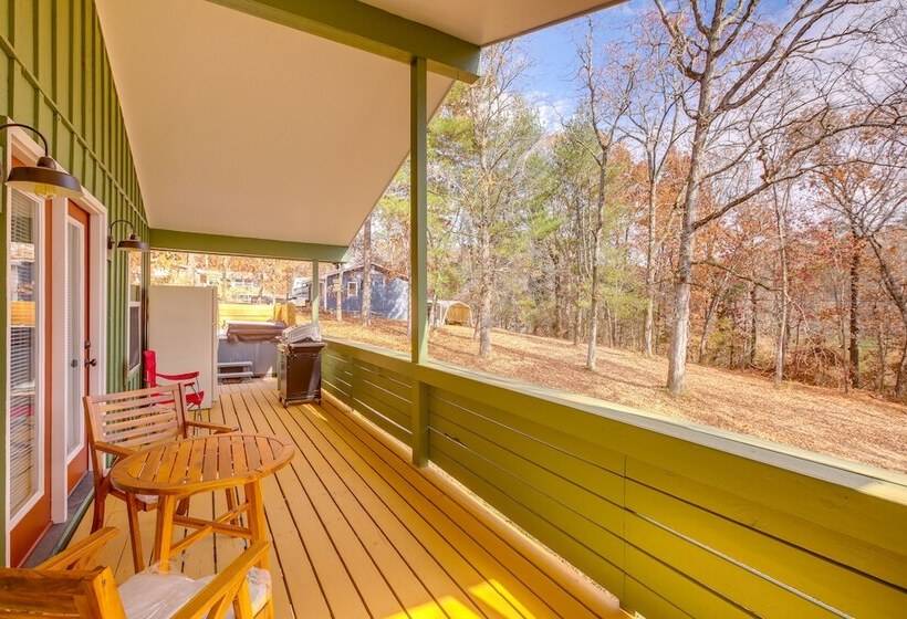 Pet Friendly Chattanooga Cabin W/ Hot Tub & Kayaks
