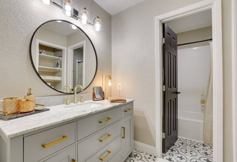 Pet Friendly San Antonio Home ~ 13 Mi To Downtown!
