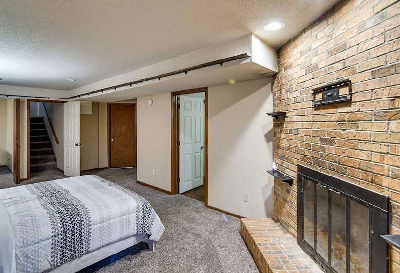 Pet Friendly Urbandale Home ~ 8 Mi To Des Moines!