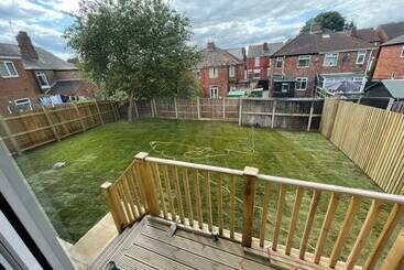 اقامتگاه 2 Bed Bungalow   Large Enclosed Garden   New Build