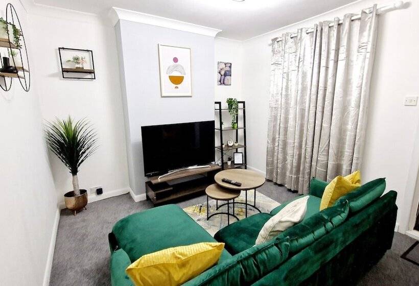 דירת נופש Beautiful 2 Bed House In Gillingham