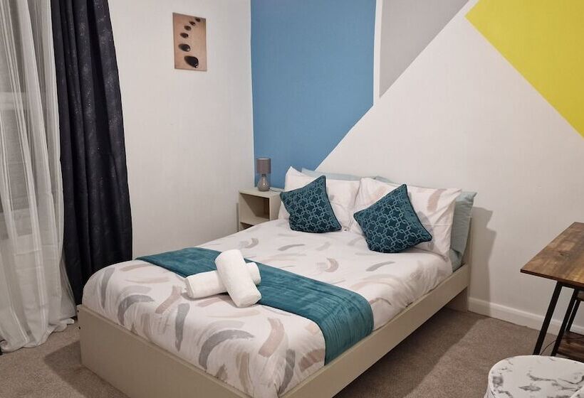 דירת נופש Beautiful 2 Bed House In Gillingham