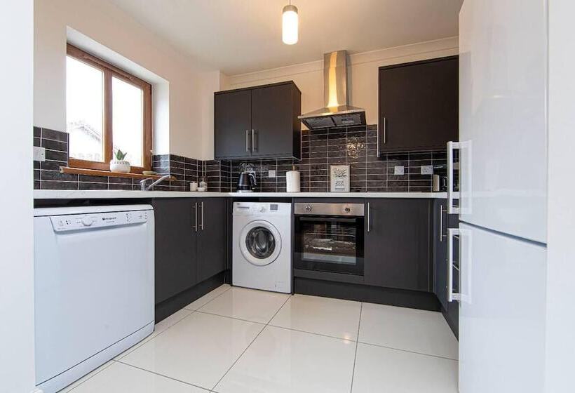 إقامة Beautiful 3 Bed House In Merthyr Tydfil