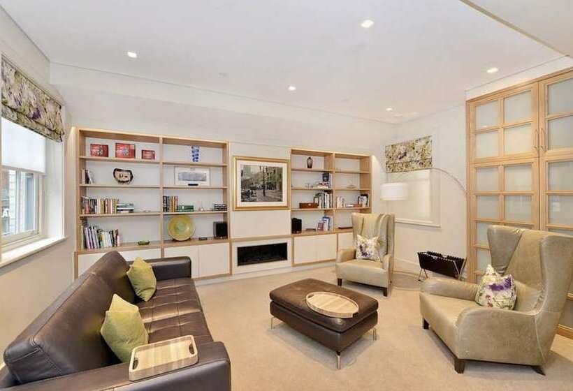 اقامتگاه Charming 3 Bed House In London