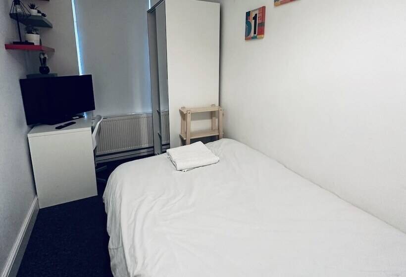 اقامتگاه Inviting 7 Bed House In Coventry City Centre