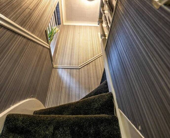 اقامتگاه Immaculate 3 Bed Luxury House In Dagenham London