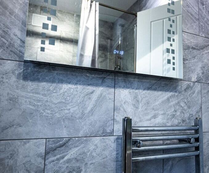 اقامتگاه Immaculate 3 Bed Luxury House In Dagenham London