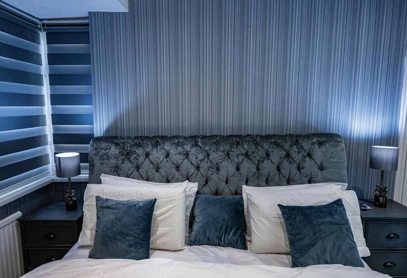 اقامتگاه Immaculate 3 Bed Luxury House In Dagenham London