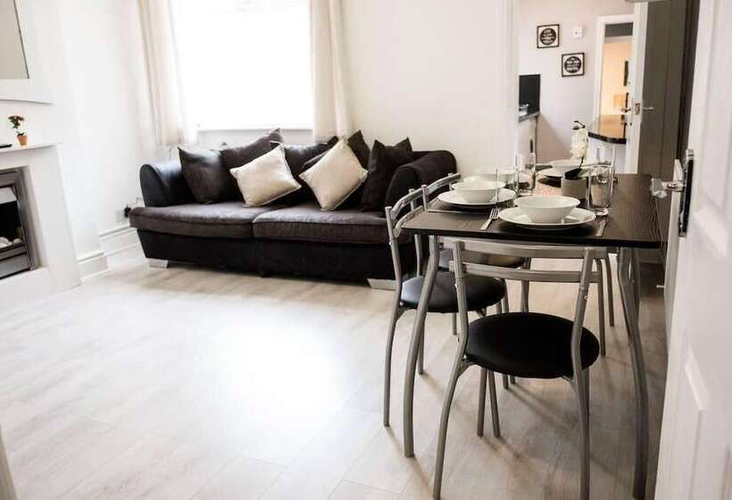 레지던스 Stay Comfortable Close To City Centre 4 Bed House!