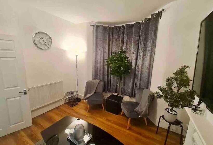 דירת נופש Modern 3bed Garden House In Croydon, London ,uk