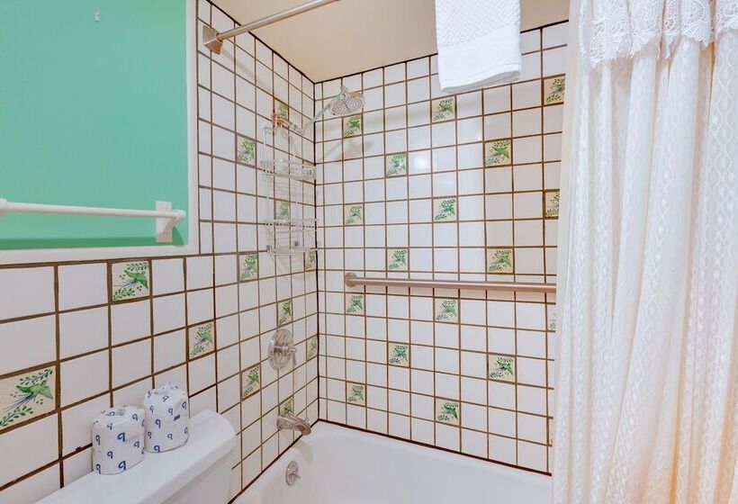 Riverside Retreat W/ Screened Porch: 6 Mi To Taos!