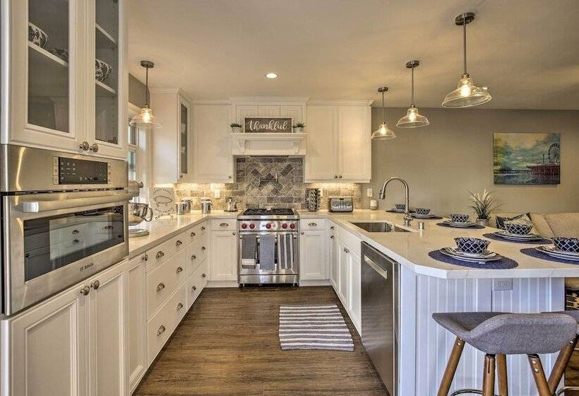 San Diego Home   Walk To Sail Bay & Mission Beach!