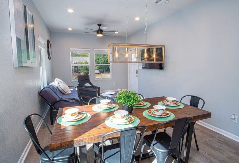 Spectacular Brand New 4br/2.5ba Near Dt/ Riverwalk