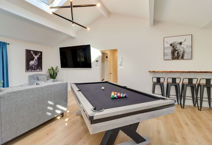 Stellar Long Pond Home With Hot Tub And Fire Pit!