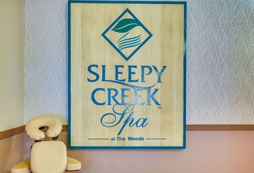 The Woods Cabin W/ Hot Tub & Golf Course Access!