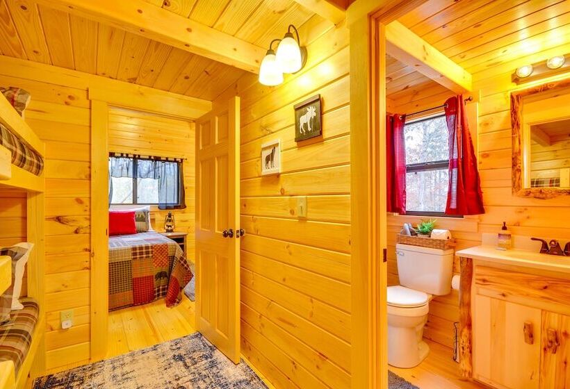 Traphill Cabin Retreat W/ Scenic View & Fire Pit!