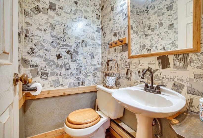 Tree Lined Mccall Cabin: Walk To Payette River!