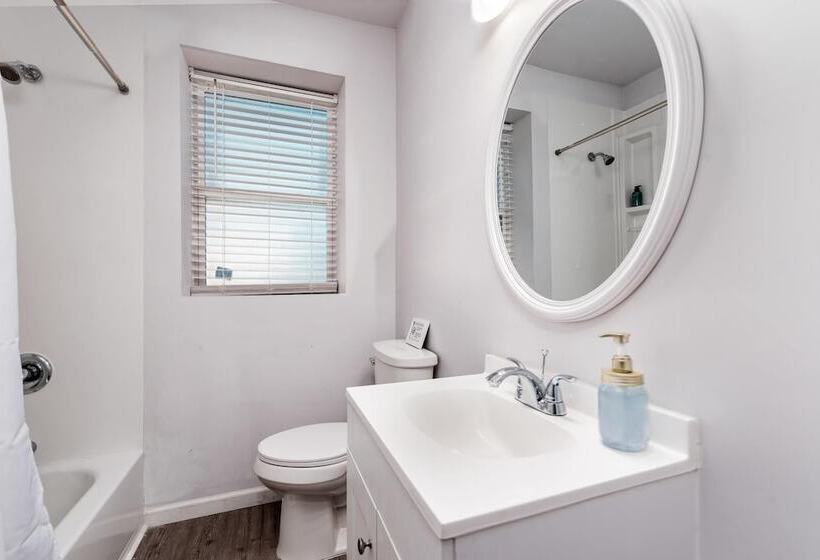 Two Stylish 2br Apt Cozysuites W Parking