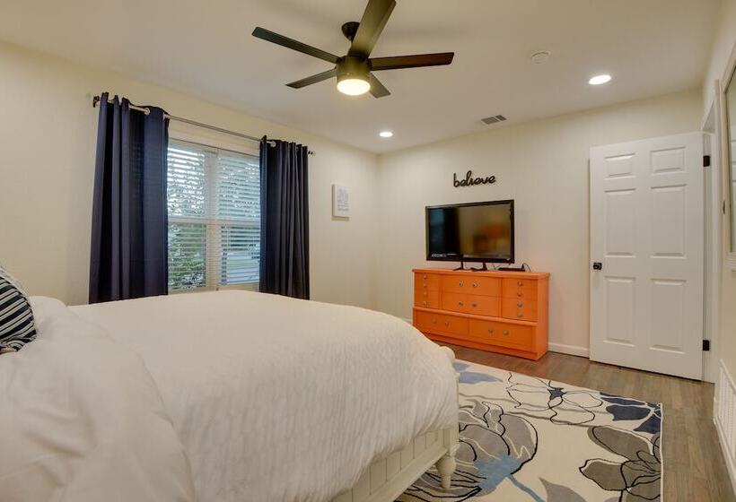 Updated Granbury Home In Historic District!