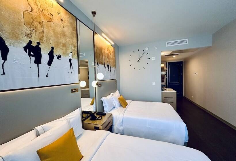 Chez Hotel Arlington Heights