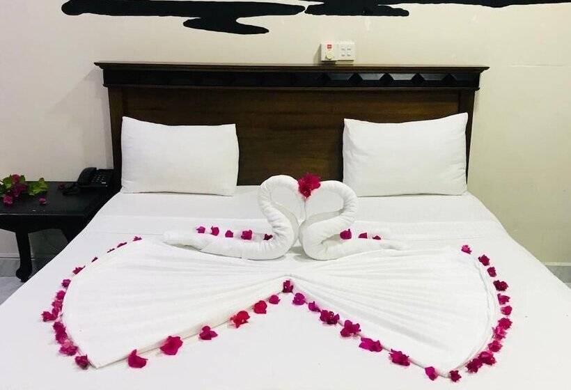 호텔 Royal Grand Paradise Resort And Tours Near Colombo