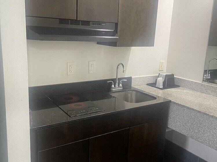 مُتل Regency Inn And Suites