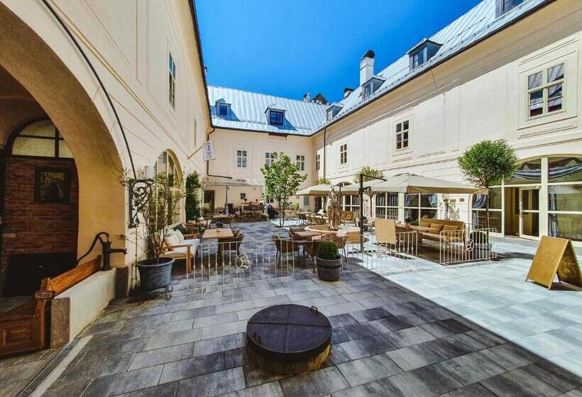 Opera Apartments