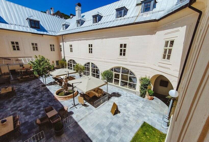 Opera Apartments