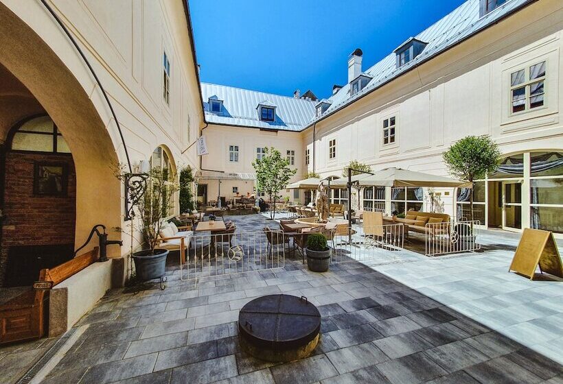 Opera Apartments
