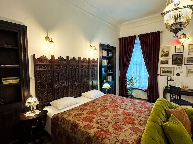 Opera Apartments