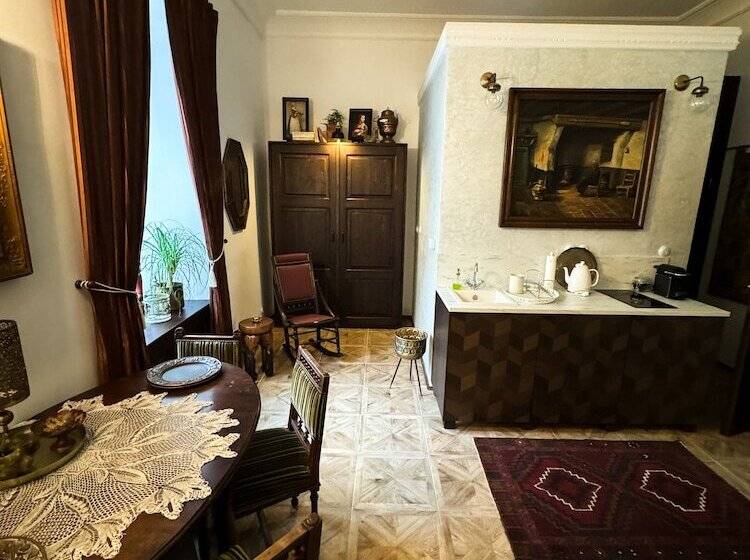 Opera Apartments